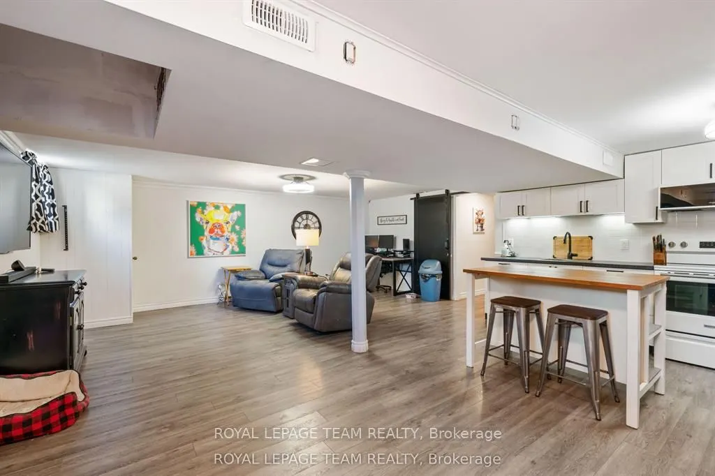 565 Dufferin Street W