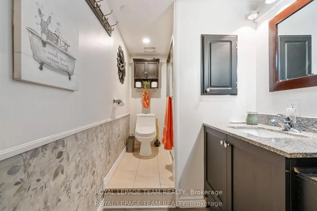 565 Dufferin Street W