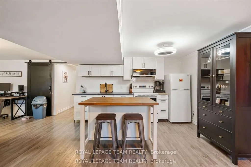 565 Dufferin Street W