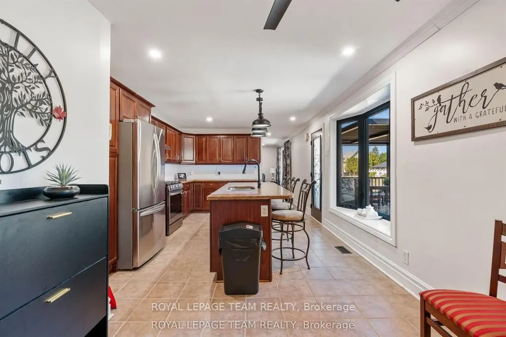 565 Dufferin Street W