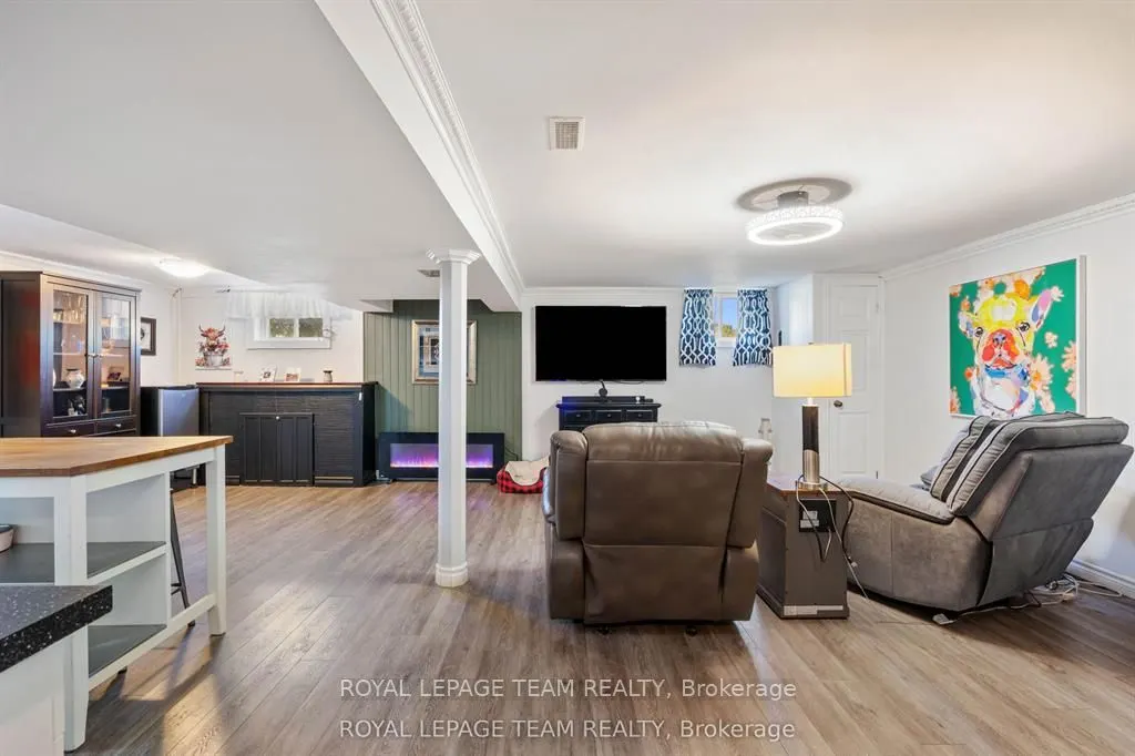 565 Dufferin Street W