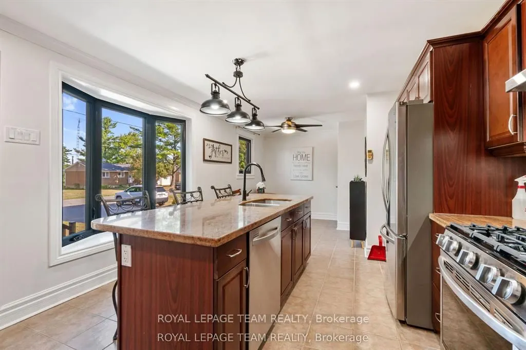 565 Dufferin Street W