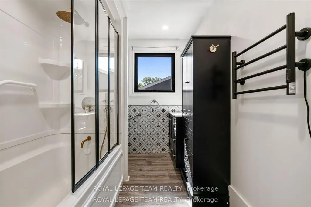 565 Dufferin Street W