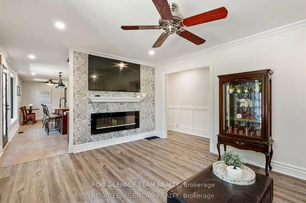 565 Dufferin Street W