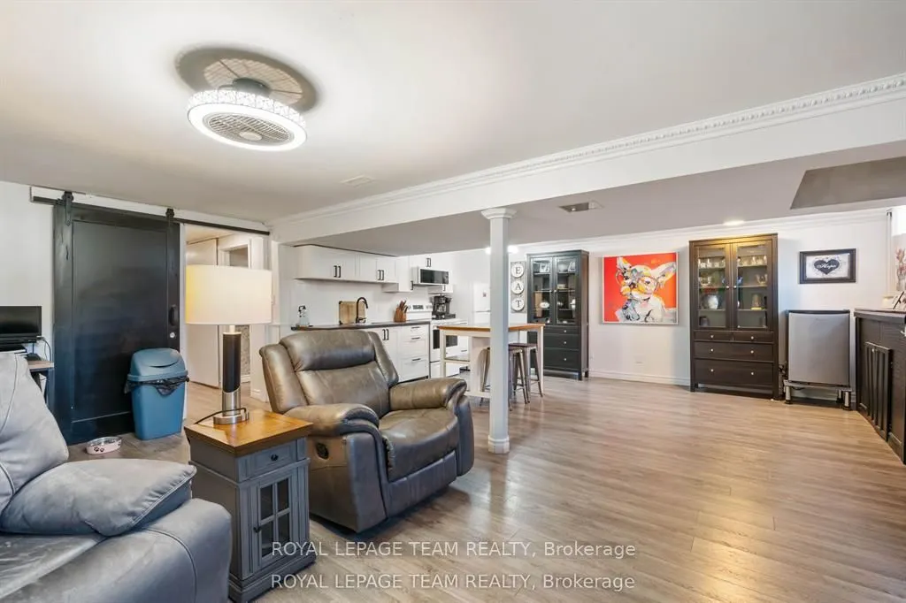 565 Dufferin Street W