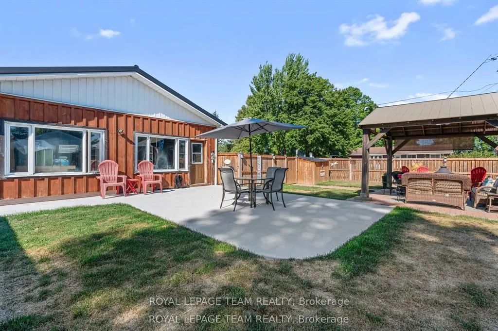 565 Dufferin Street W