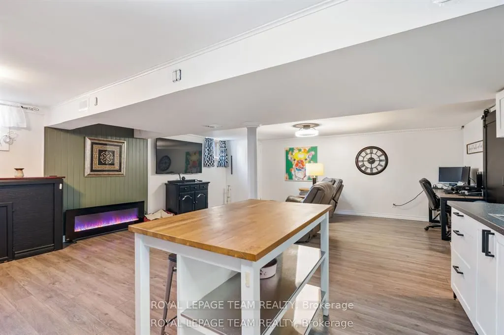 565 Dufferin Street W