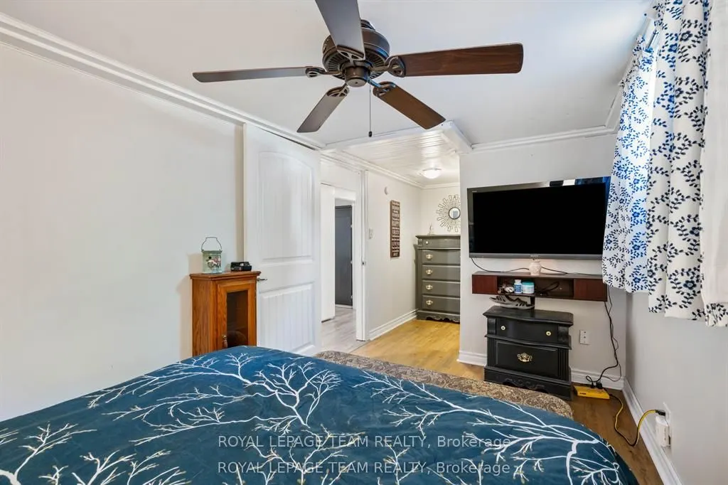 565 Dufferin Street W