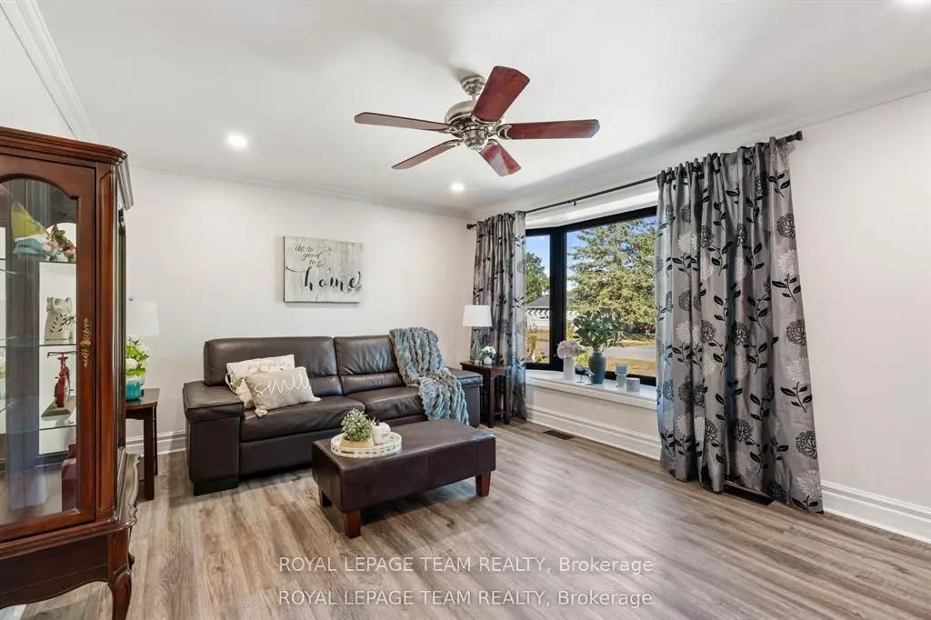 565 Dufferin Street W
