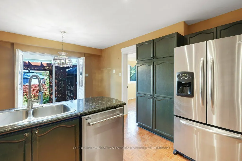 30 Chickasaw Crescent