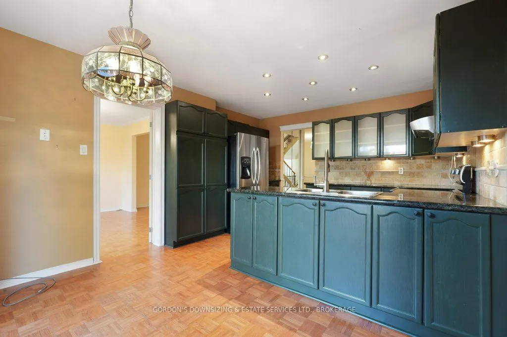 30 Chickasaw Crescent