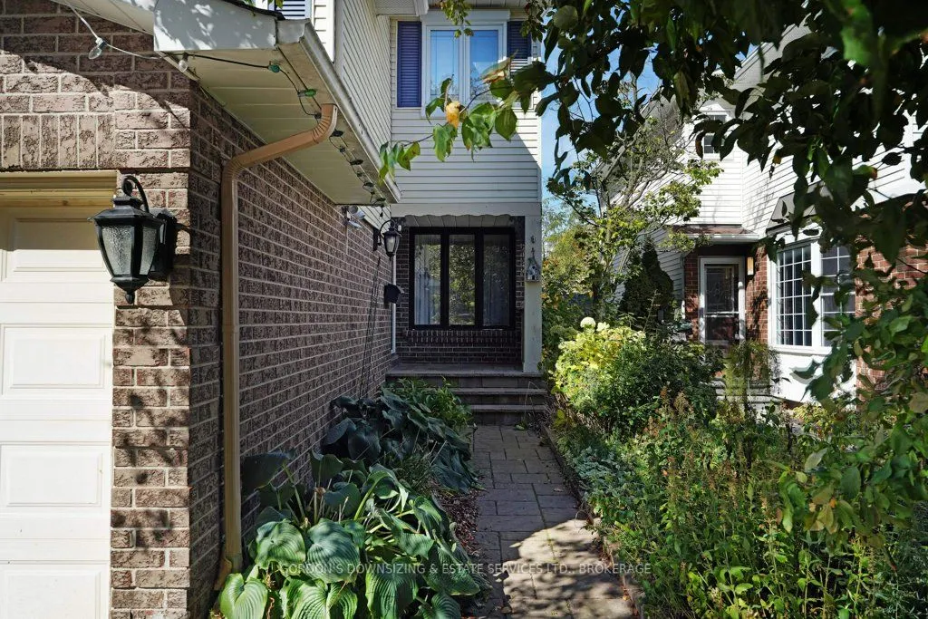 30 Chickasaw Crescent