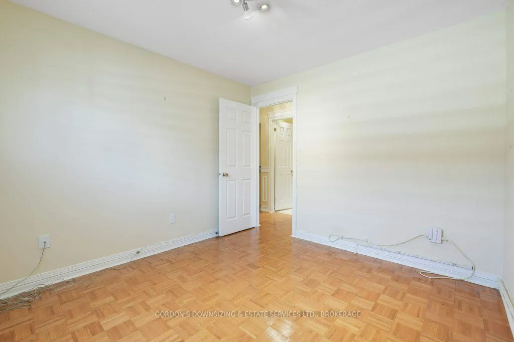 30 Chickasaw Crescent