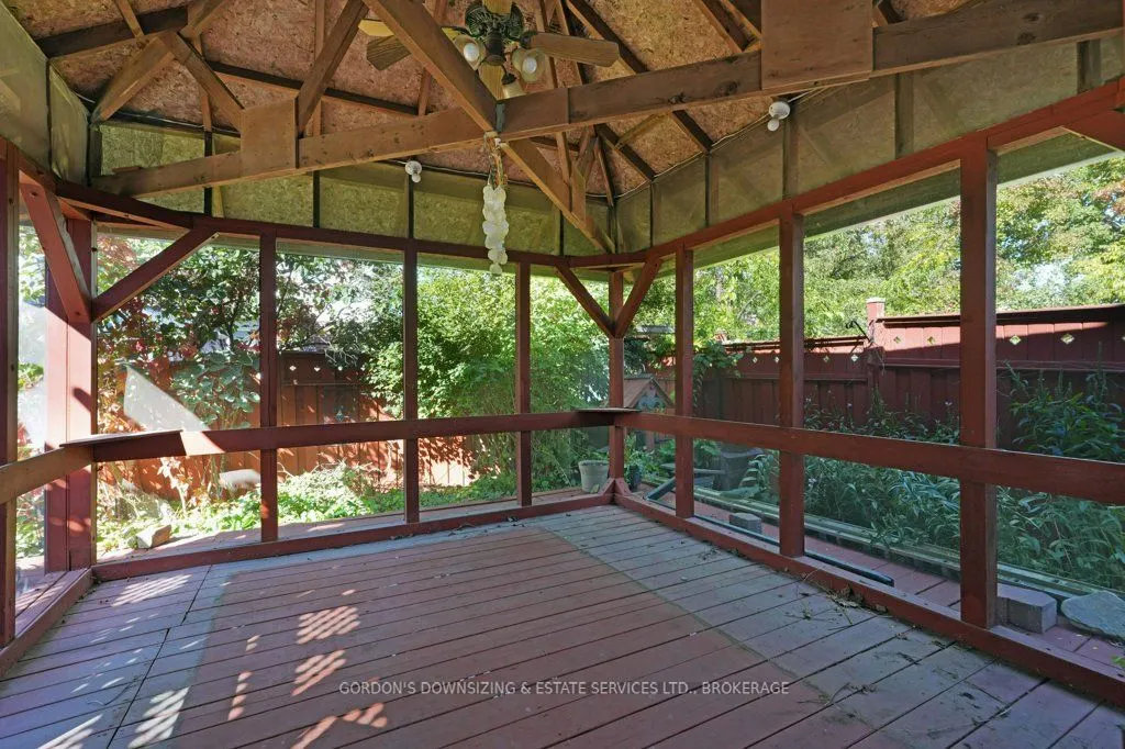 30 Chickasaw Crescent