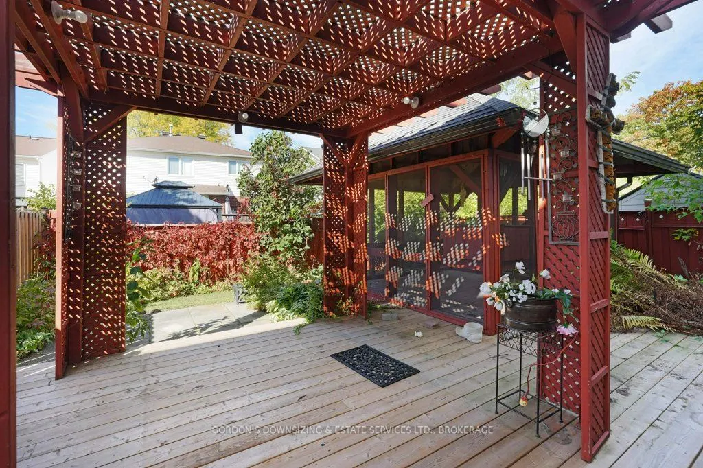 30 Chickasaw Crescent