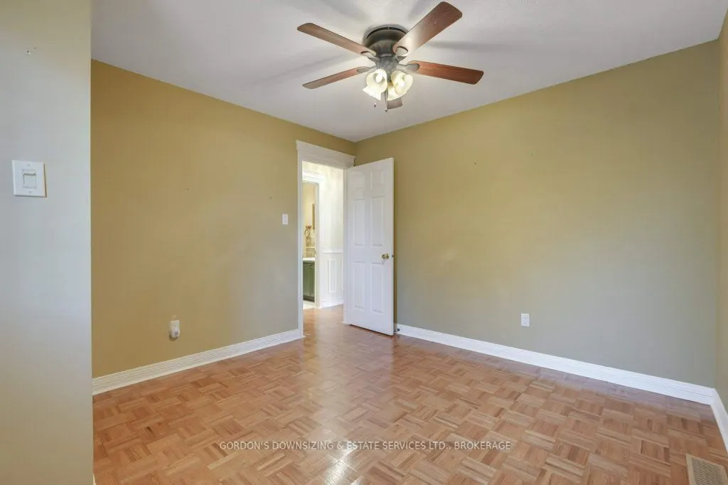 30 Chickasaw Crescent