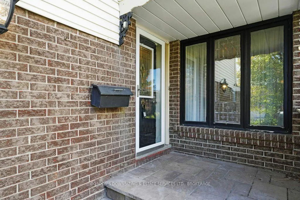 30 Chickasaw Crescent