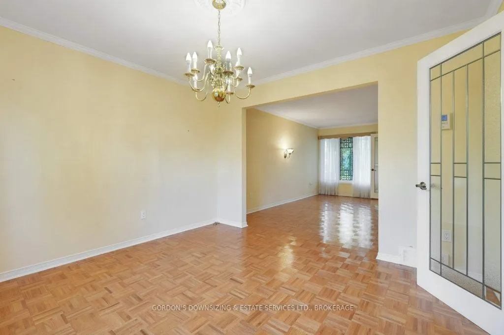 30 Chickasaw Crescent