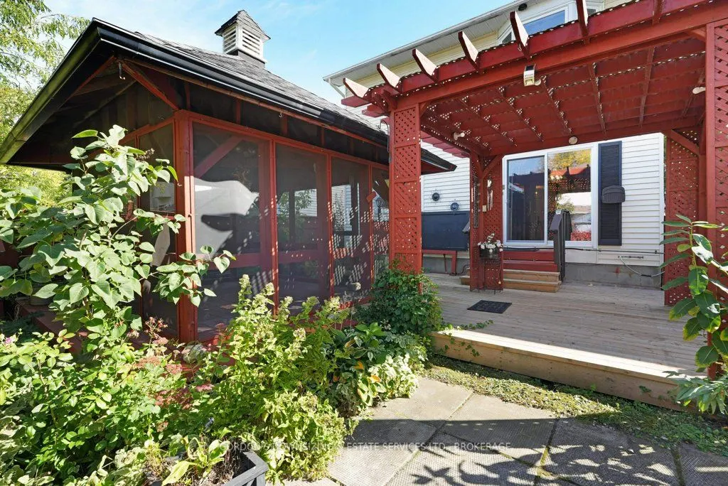 30 Chickasaw Crescent