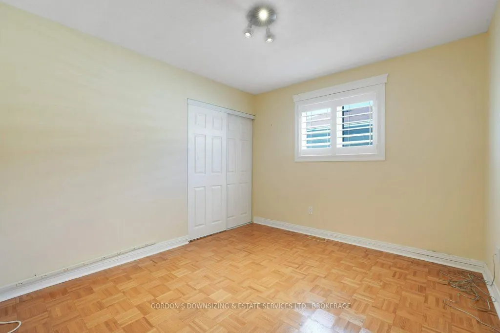 30 Chickasaw Crescent