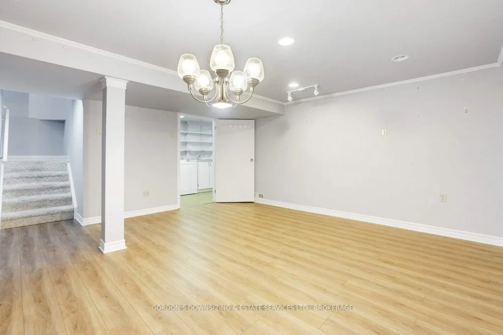 30 Chickasaw Crescent