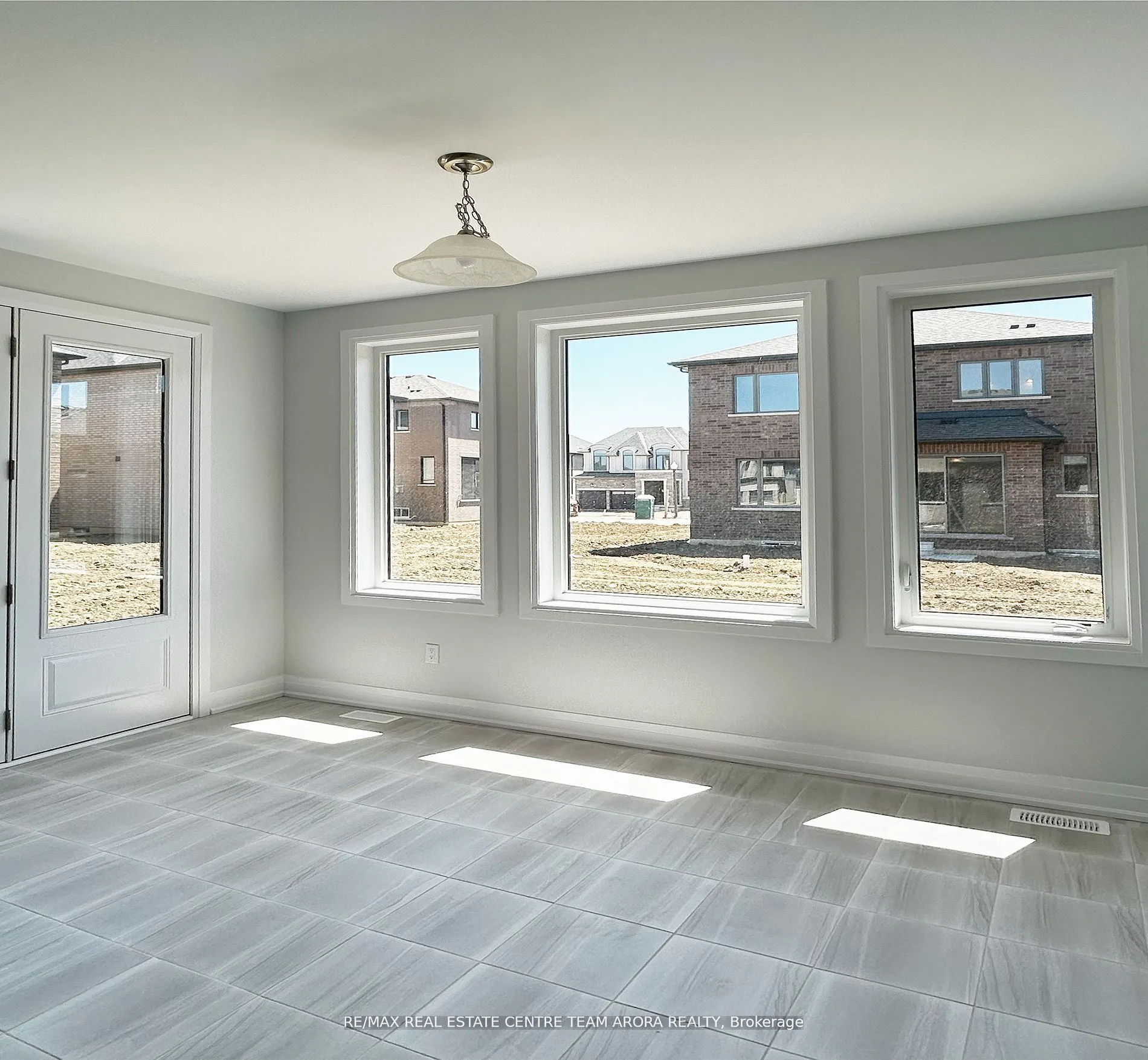 1454 Upper Thames Drive