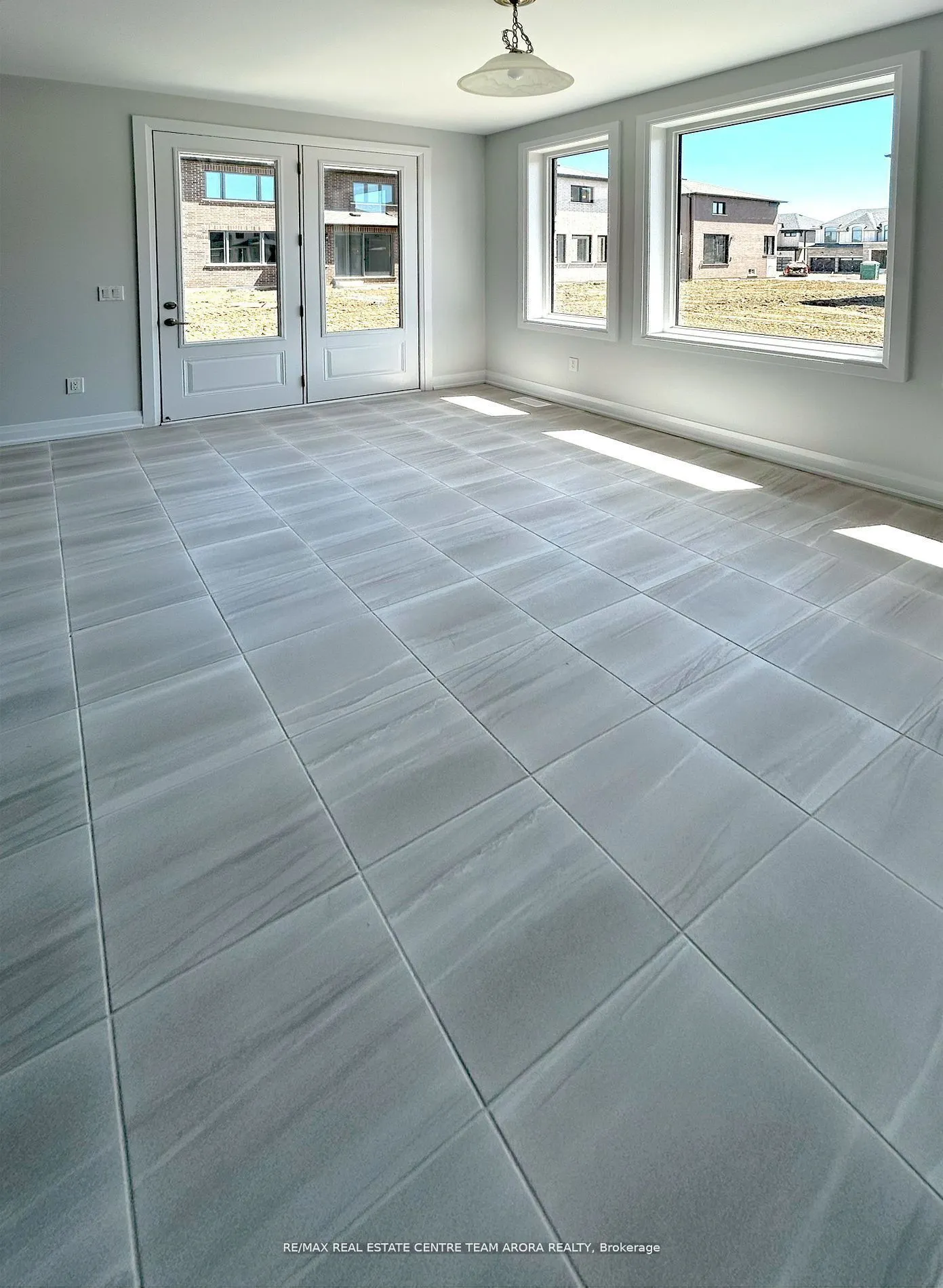 1454 Upper Thames Drive