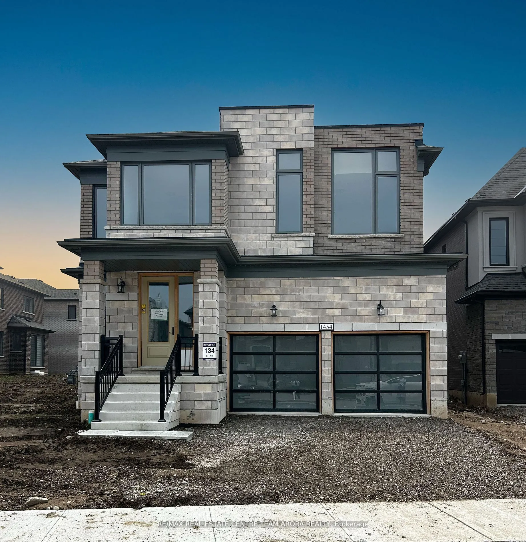 1454 Upper Thames Drive