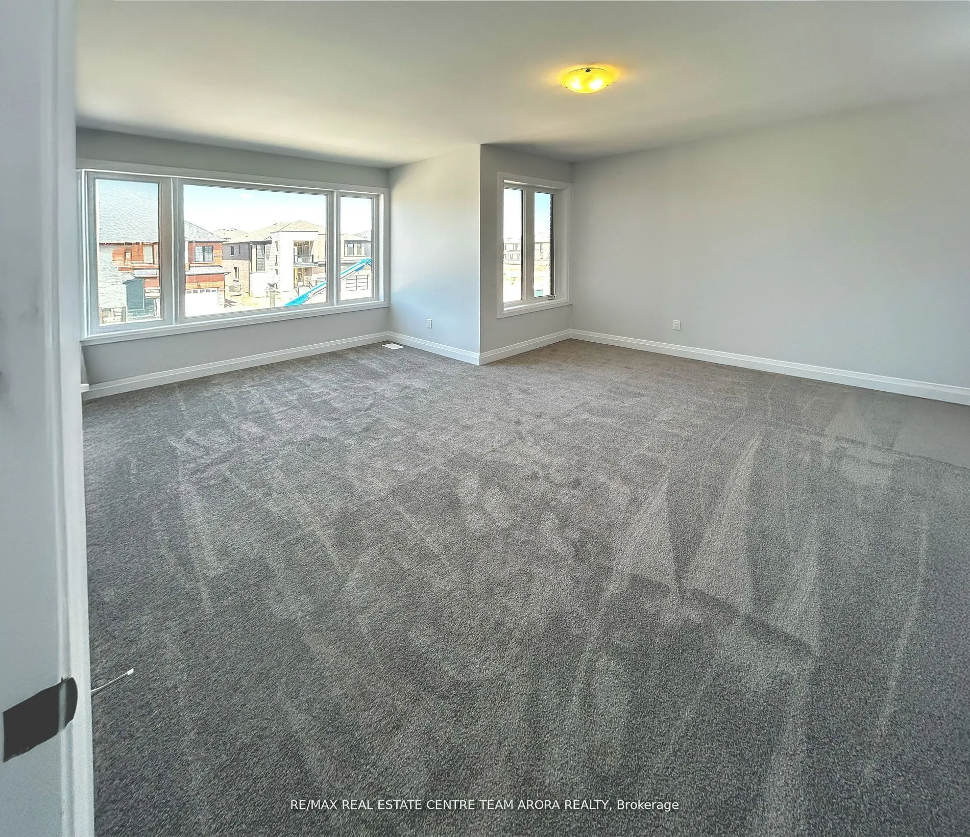 1454 Upper Thames Drive