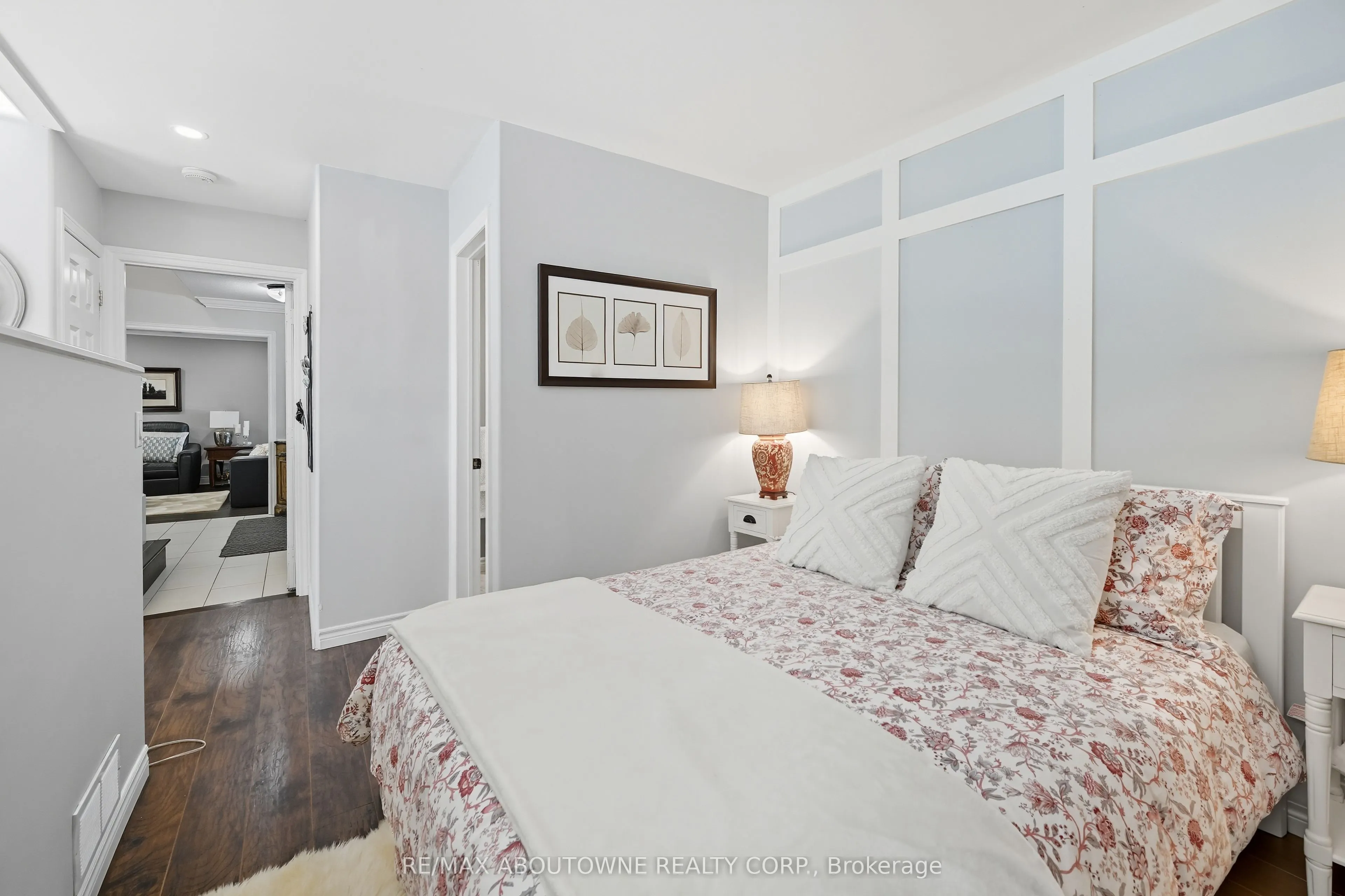 4514 Dufferin Avenue