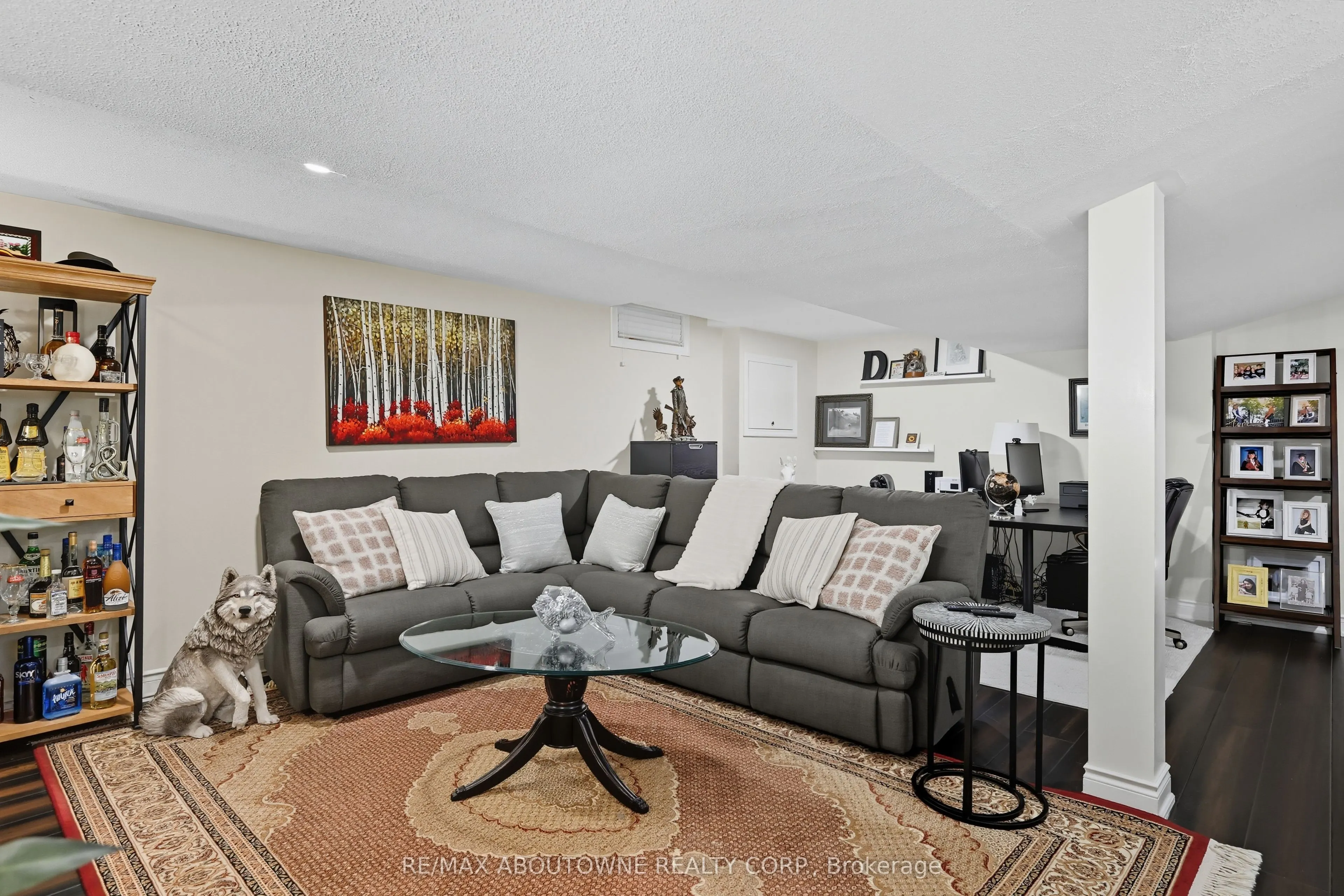 4514 Dufferin Avenue