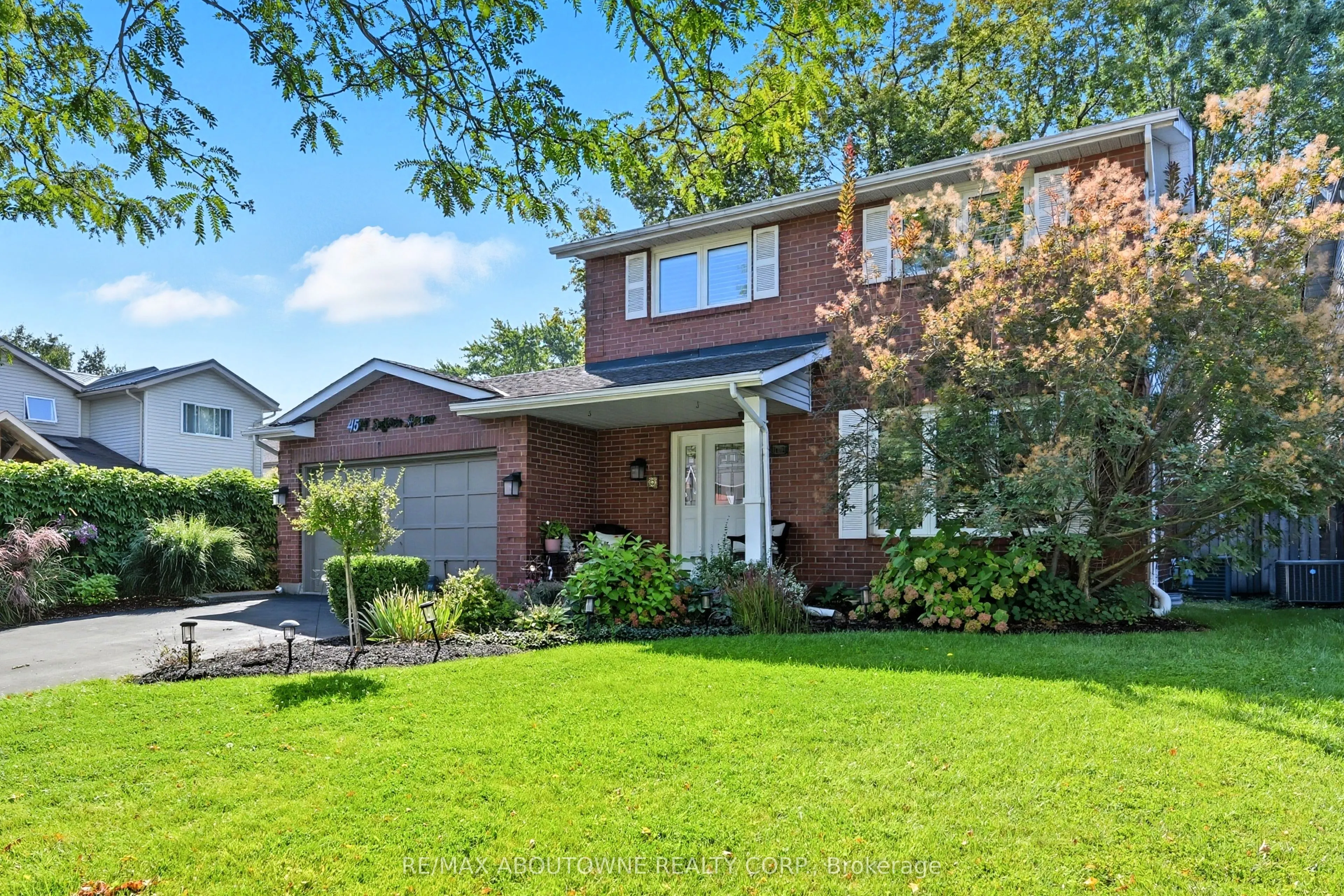 4514 Dufferin Avenue