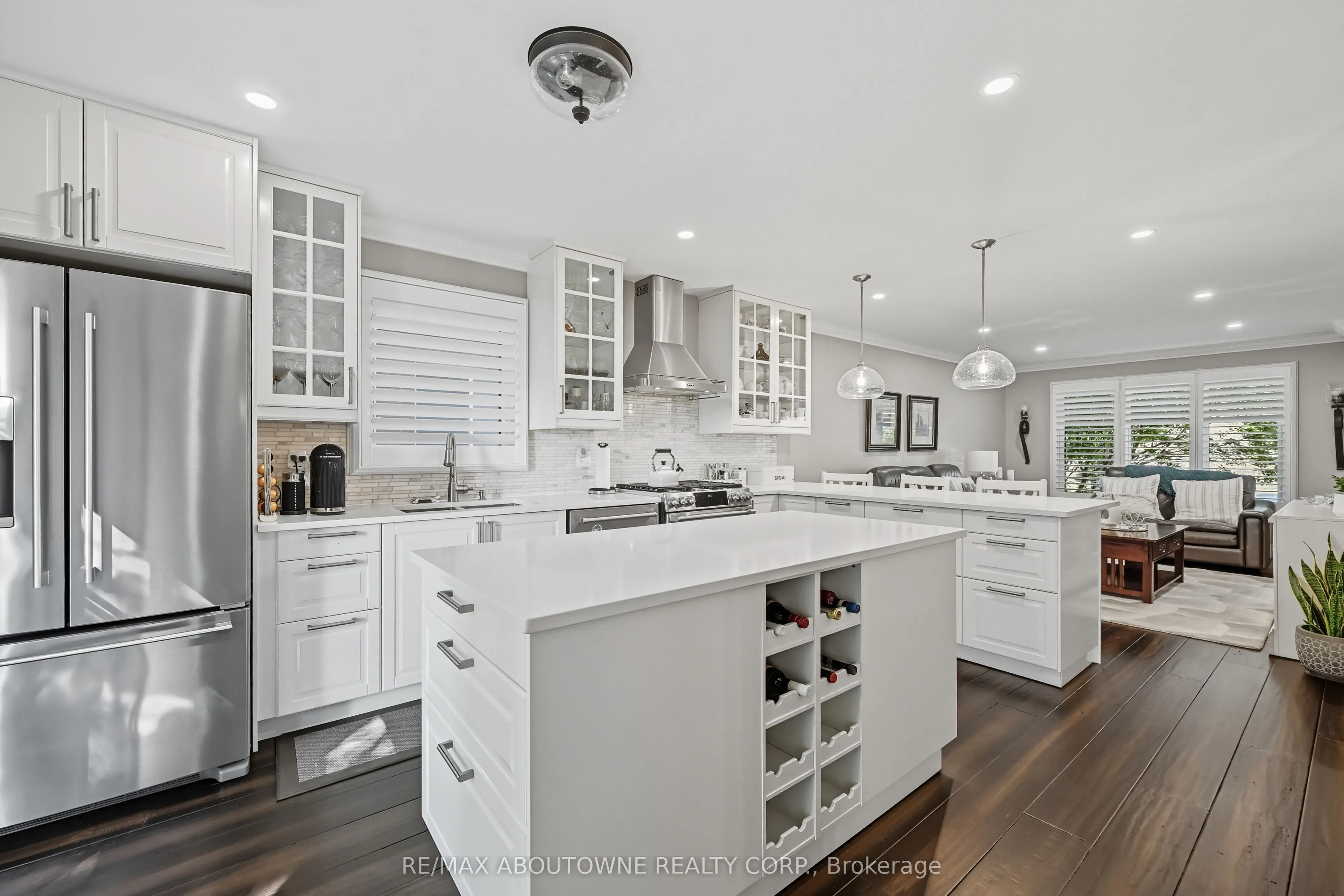 4514 Dufferin Avenue