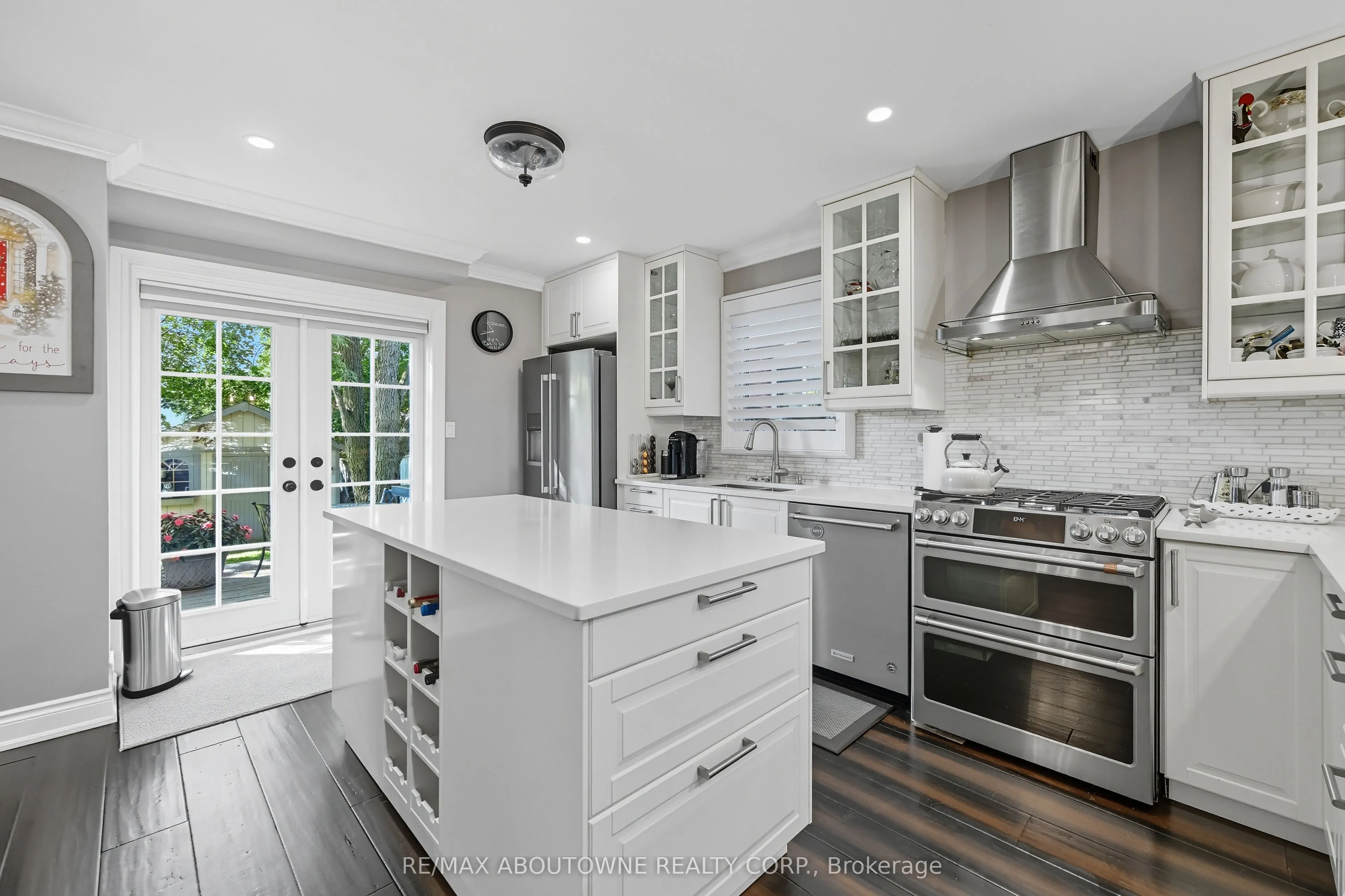 4514 Dufferin Avenue