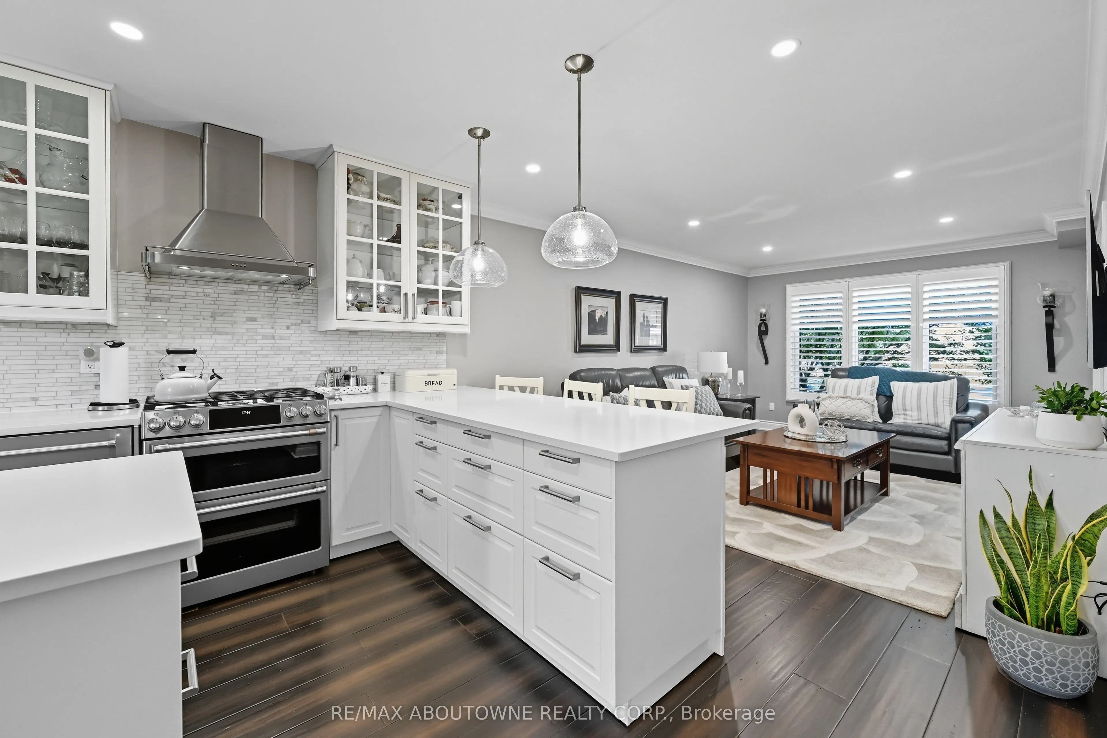 4514 Dufferin Avenue