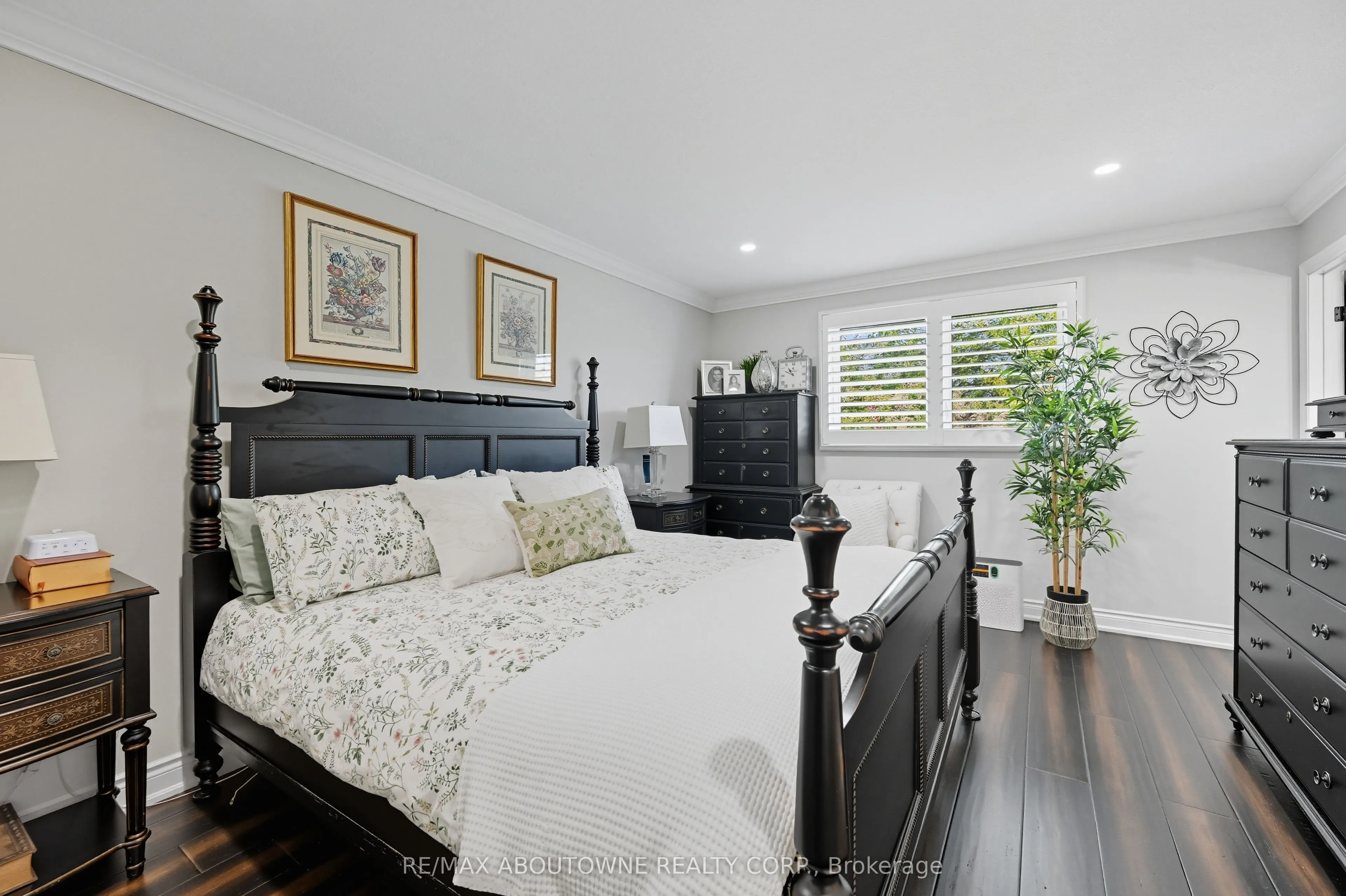 4514 Dufferin Avenue