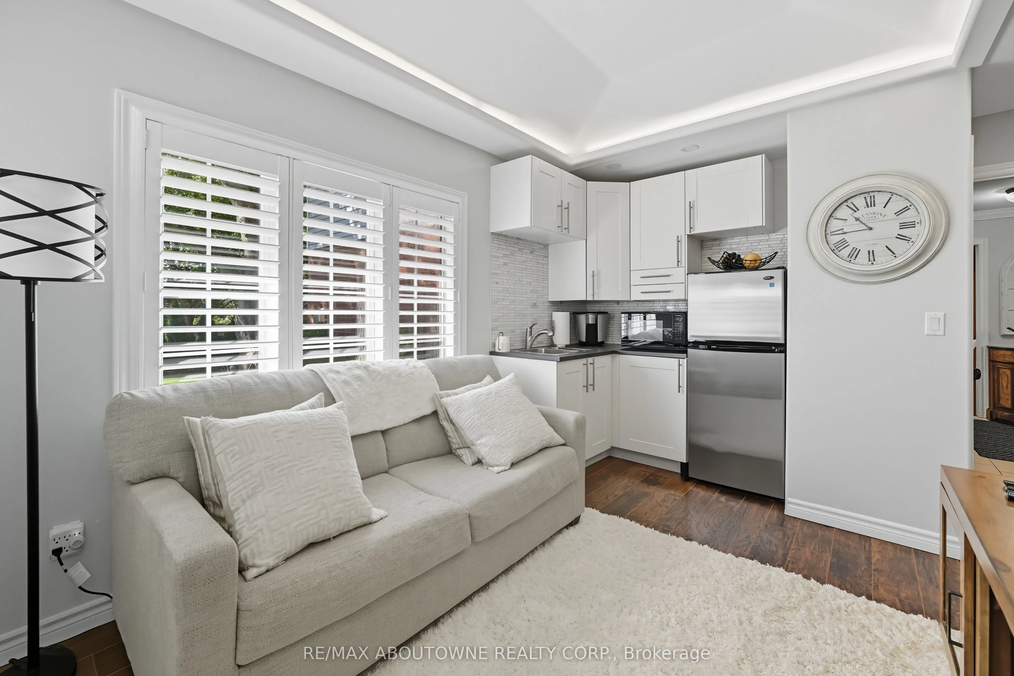 4514 Dufferin Avenue