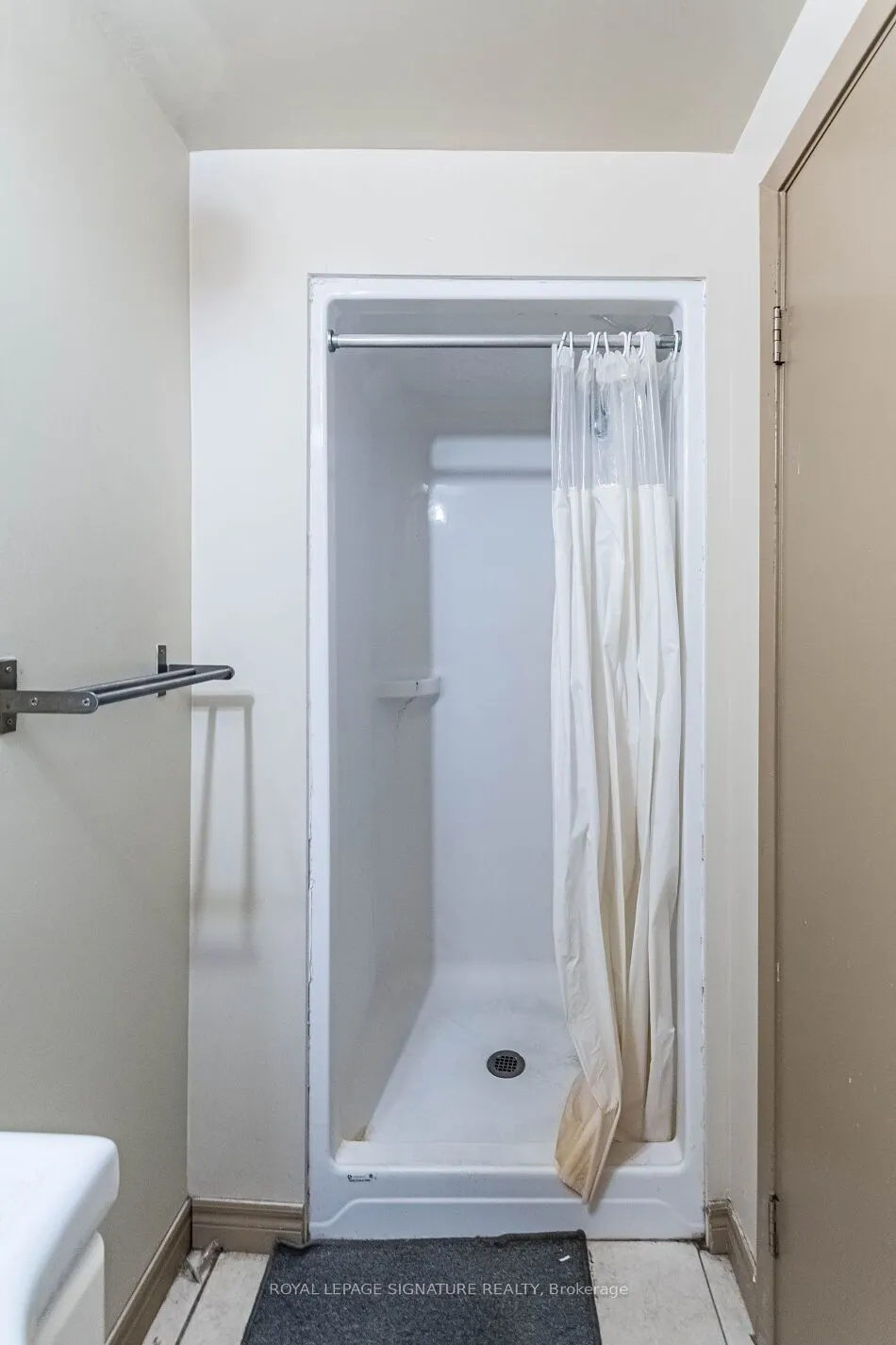 251 Lester Street, #203