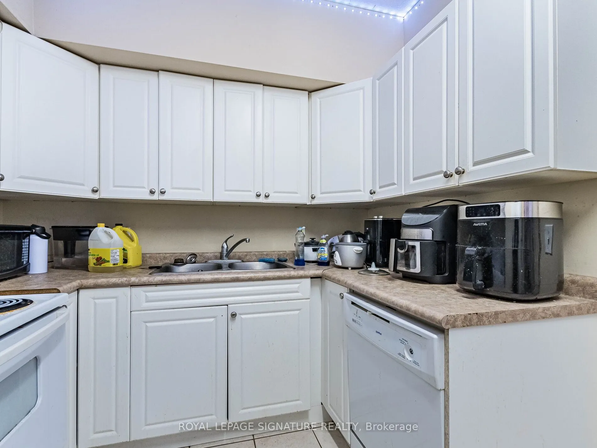 251 Lester Street, #203