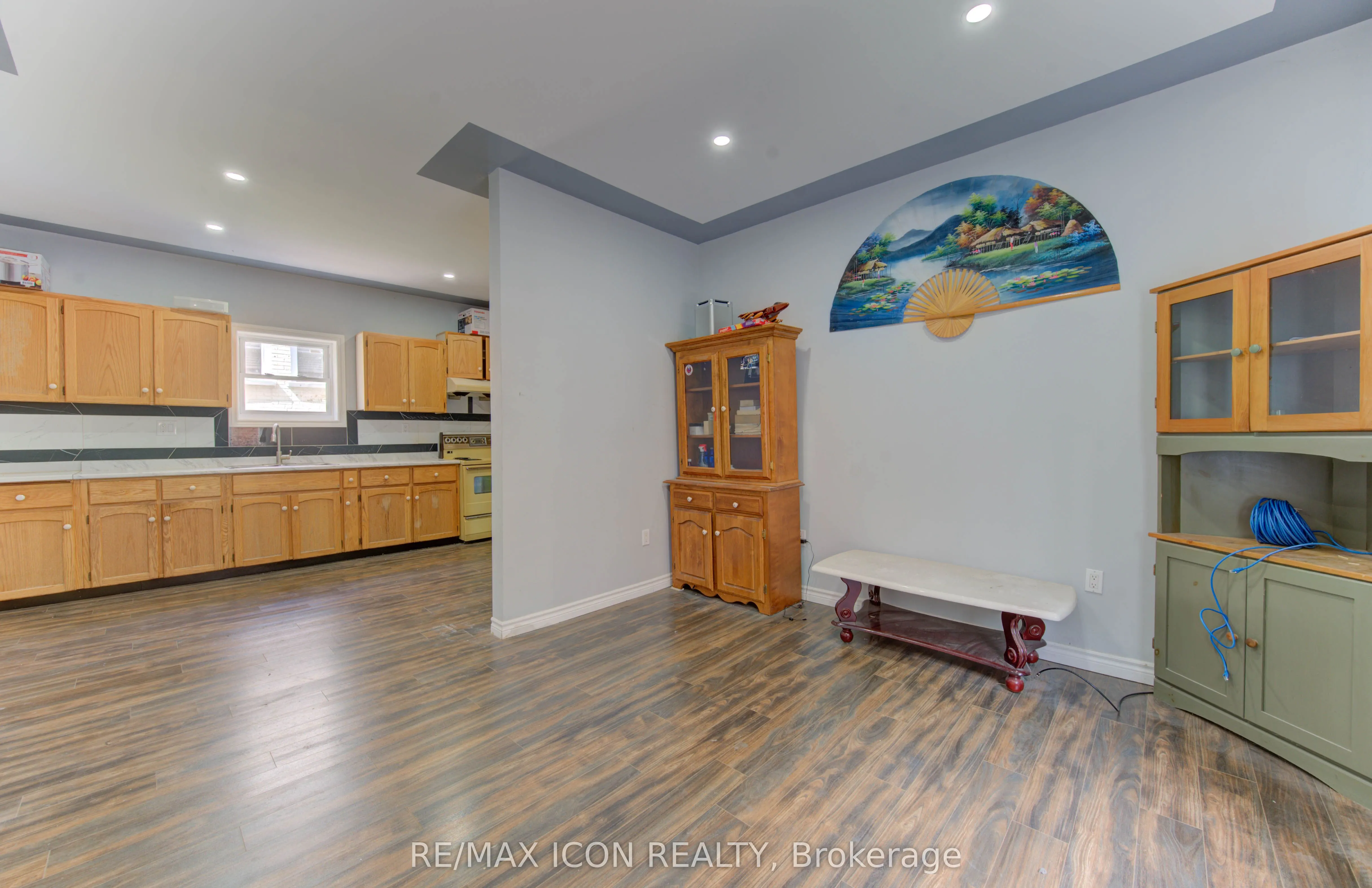 138 Courtland Avenue E