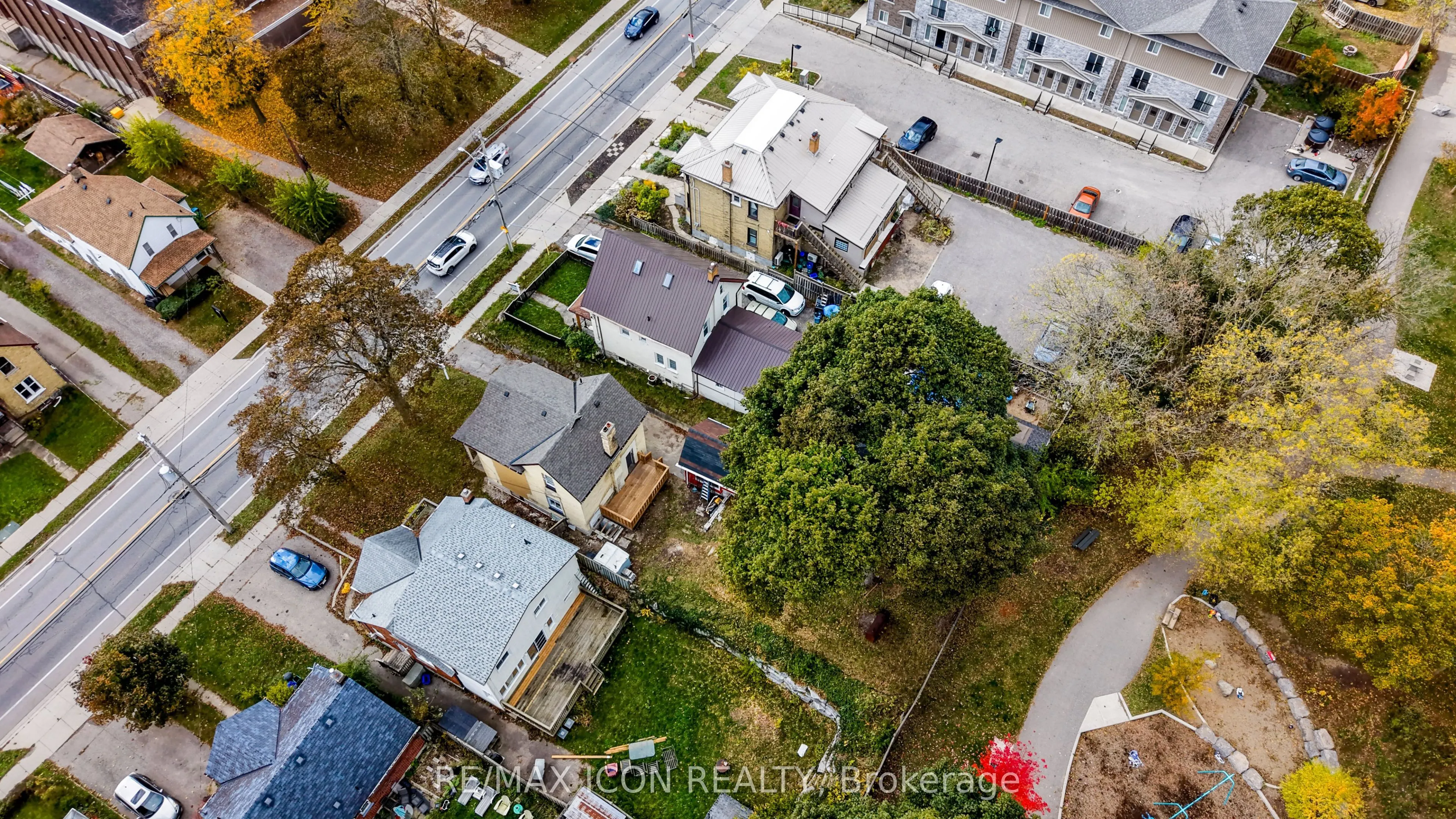 138 Courtland Avenue E