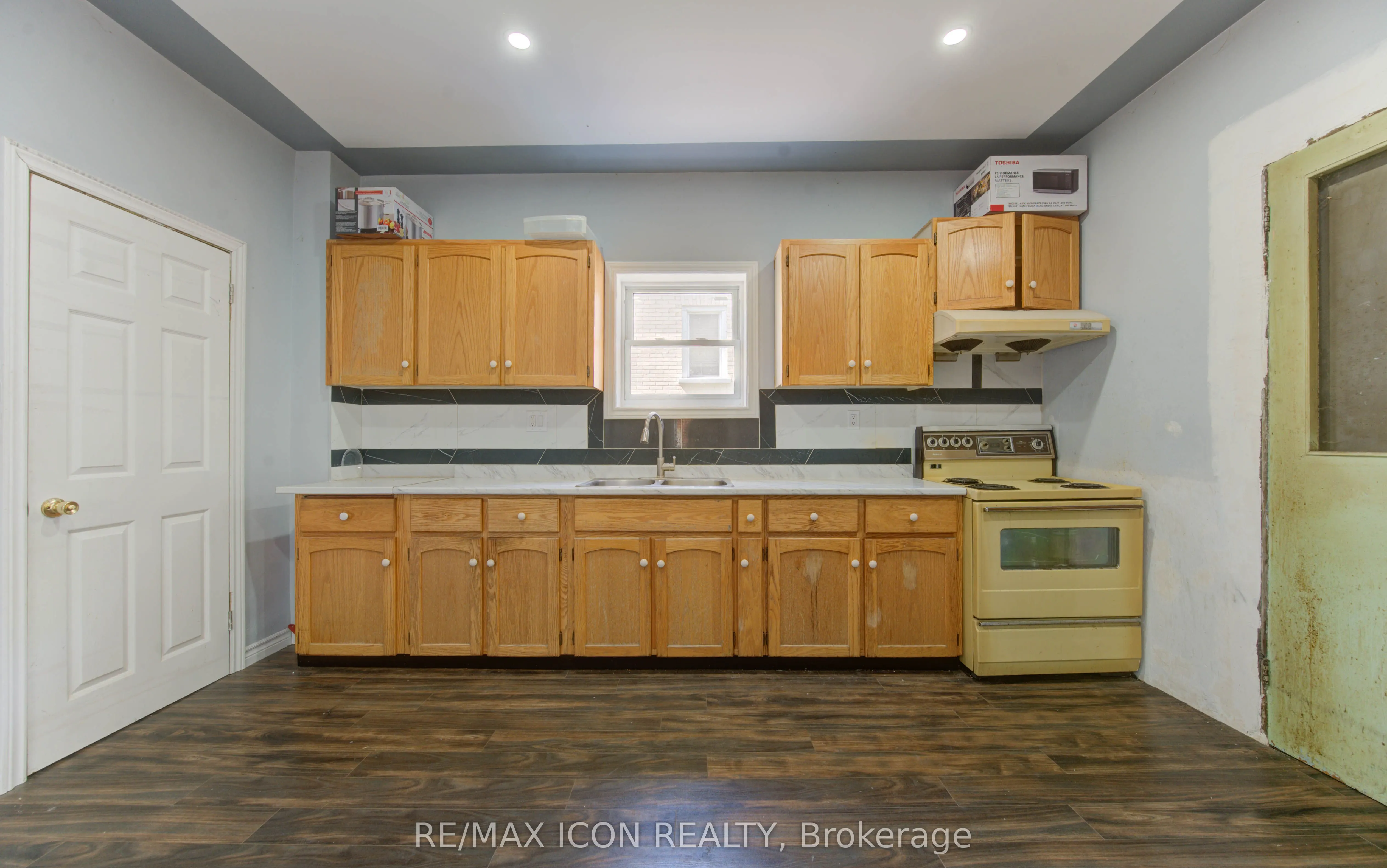 138 Courtland Avenue E