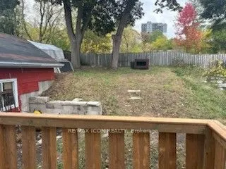 138 Courtland Avenue E