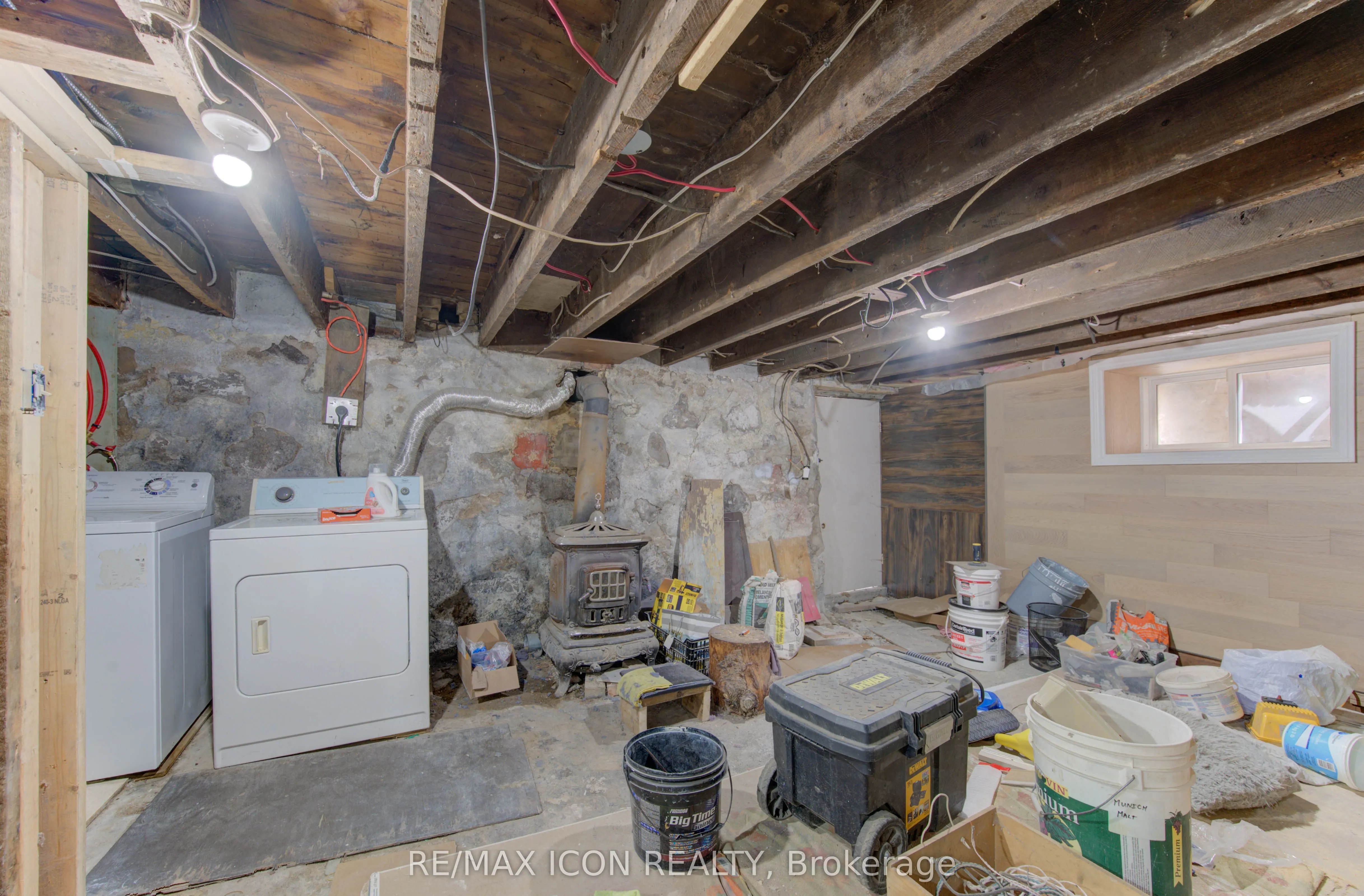 138 Courtland Avenue E