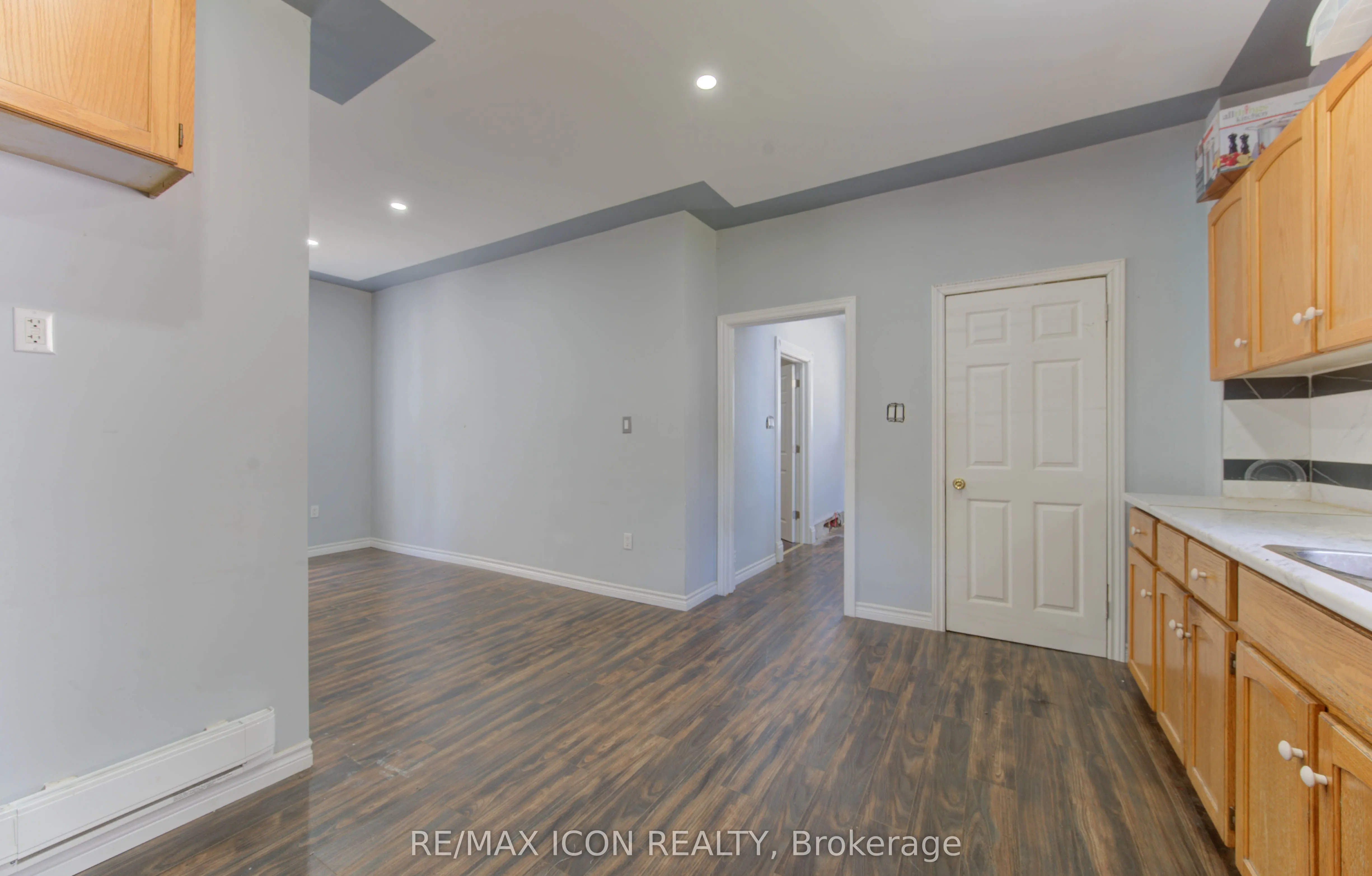 138 Courtland Avenue E