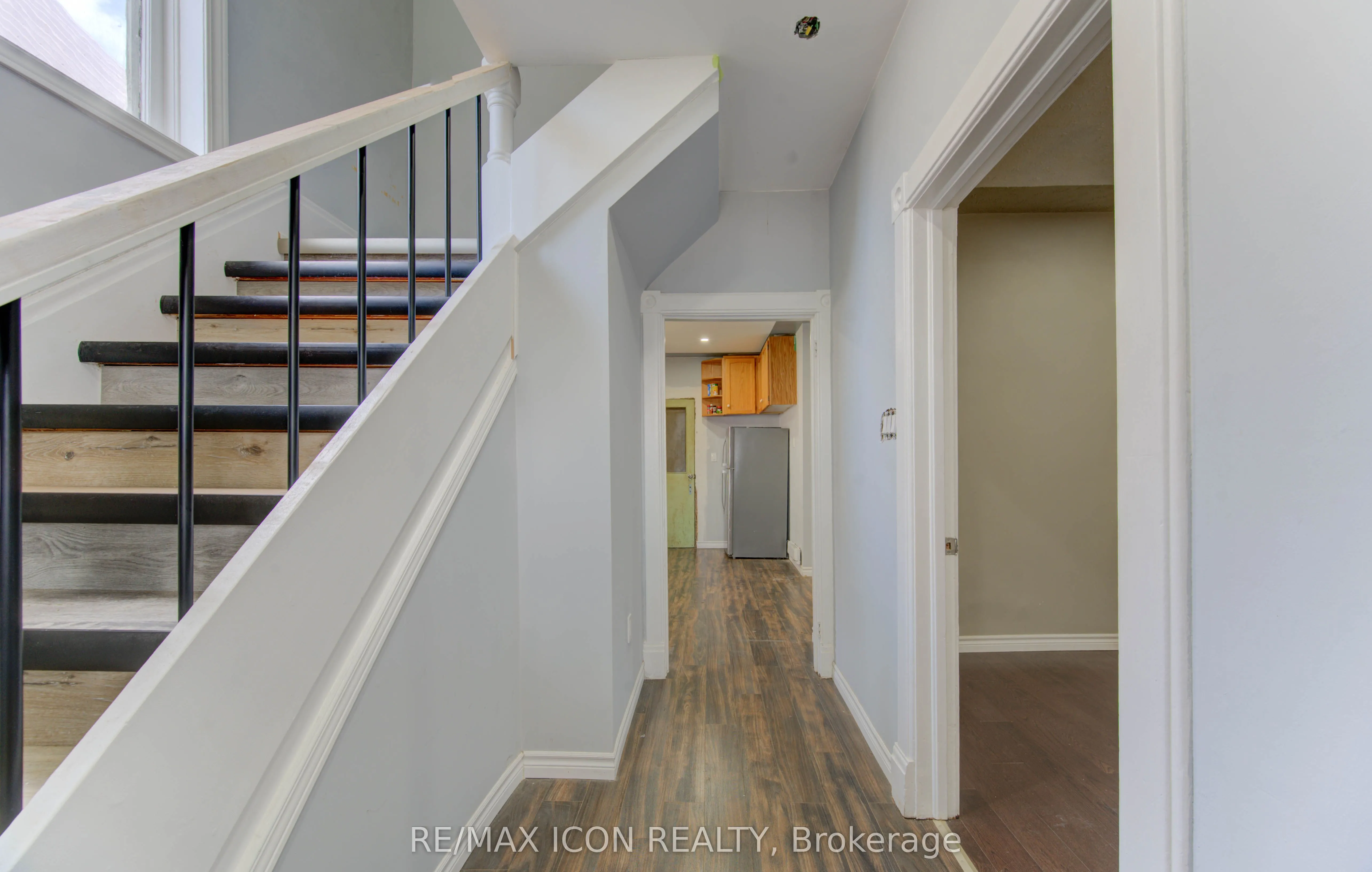 138 Courtland Avenue E