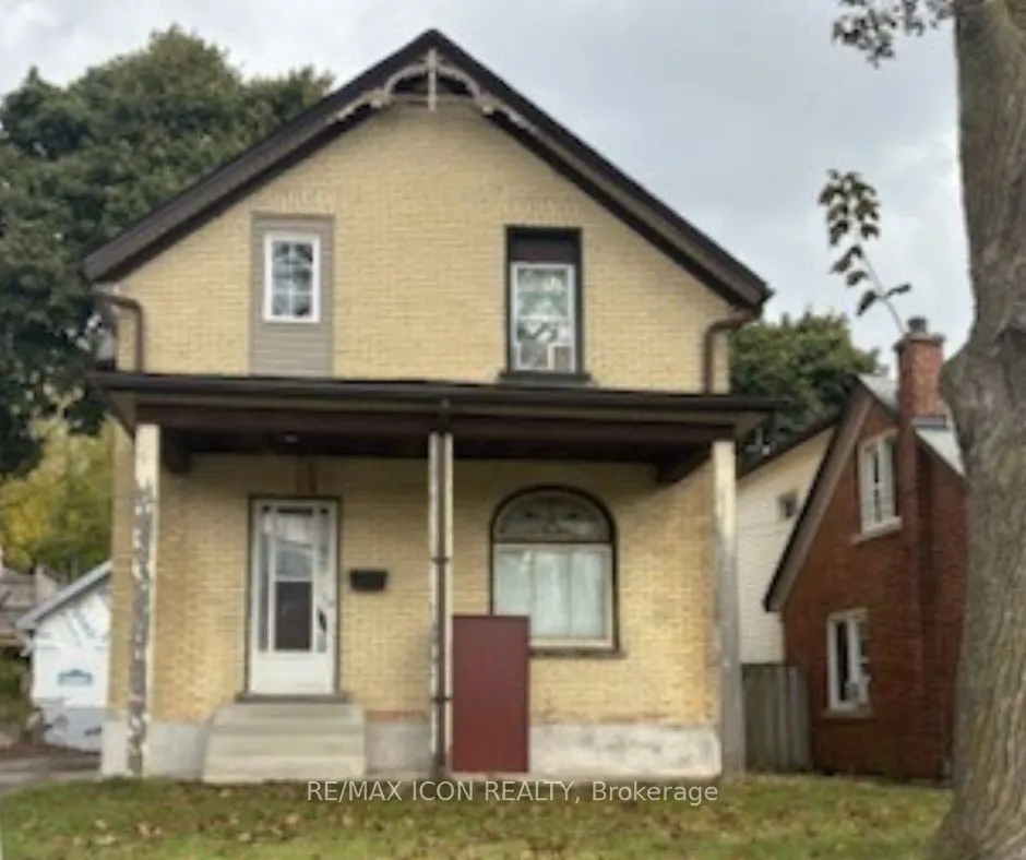 138 Courtland Avenue E