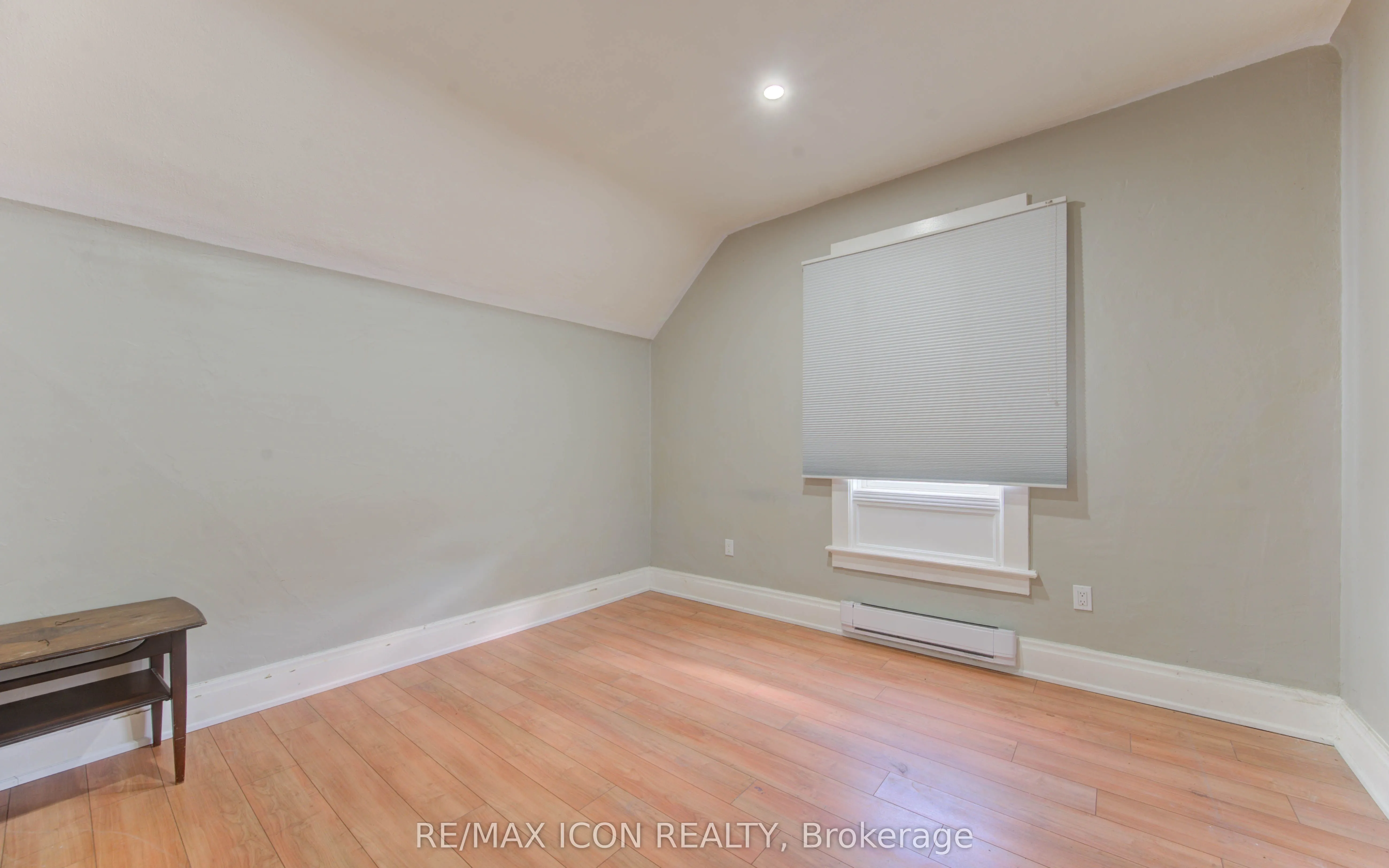 138 Courtland Avenue E