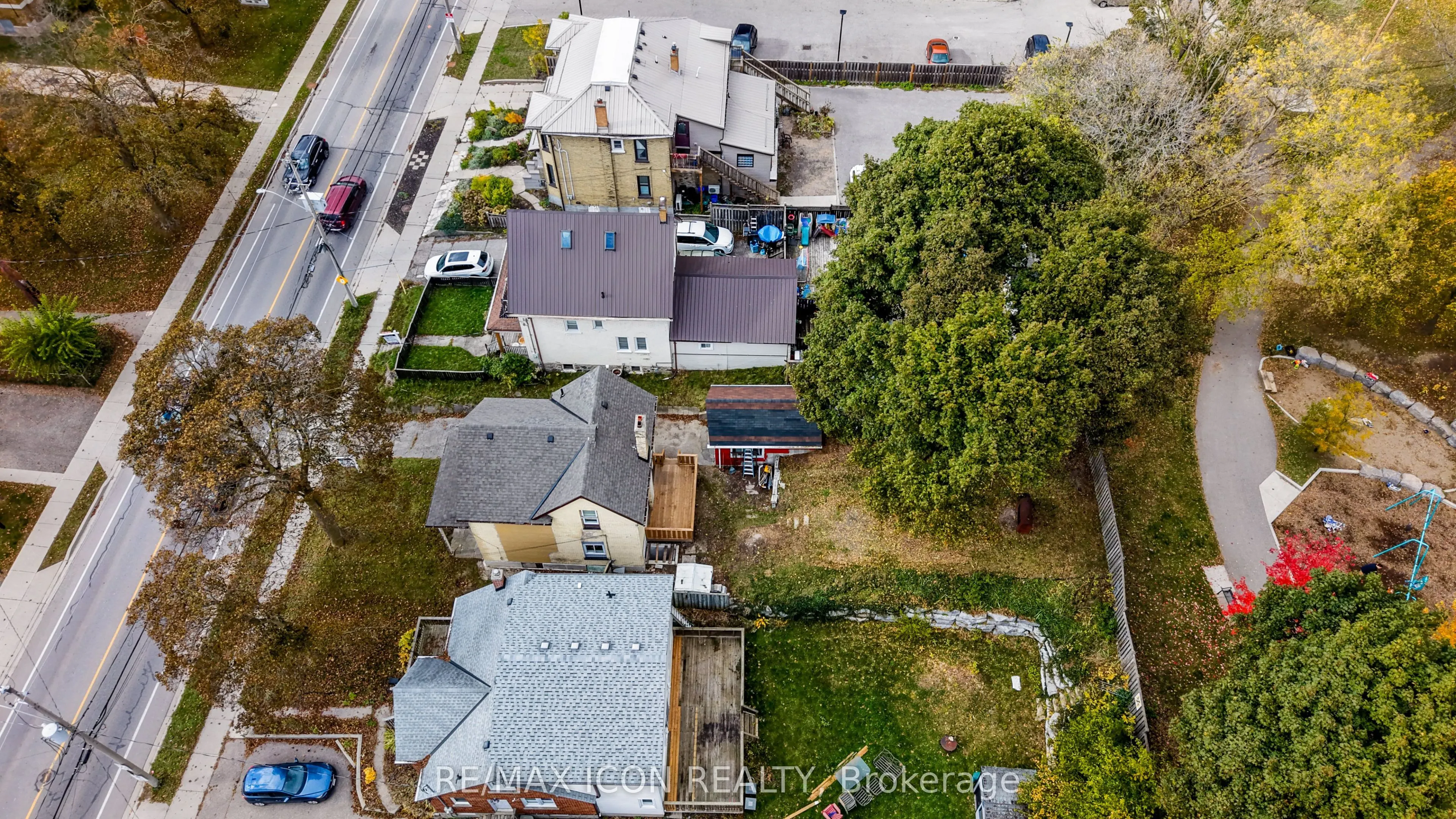 138 Courtland Avenue E