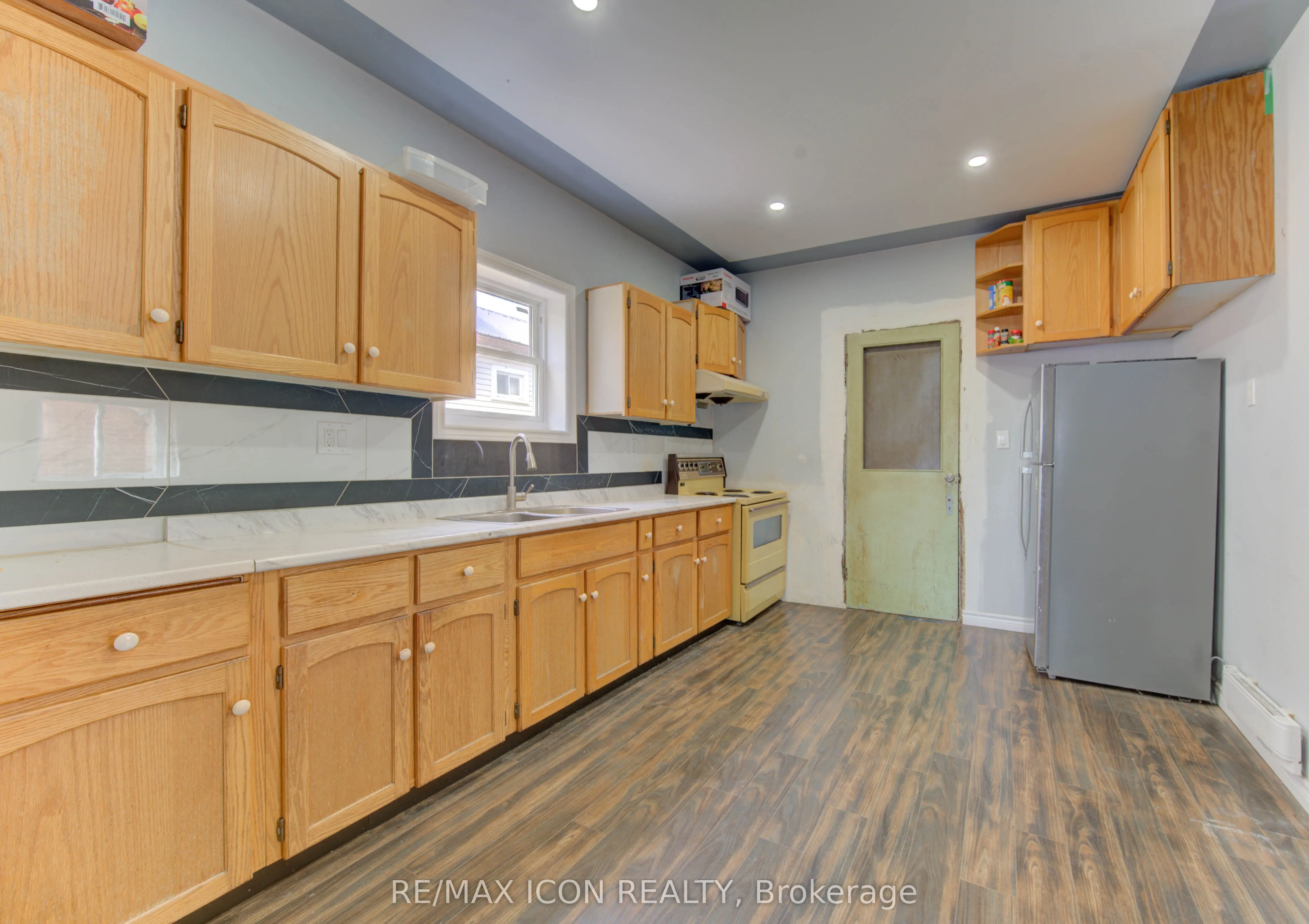 138 Courtland Avenue E